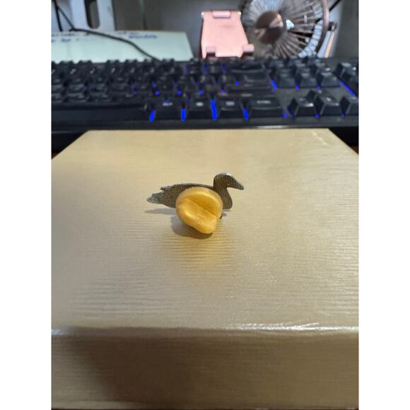 Vintage Bluebill decoy duck pin hunter backpack hat lapel bird lover colorful - Picture 4 of 4